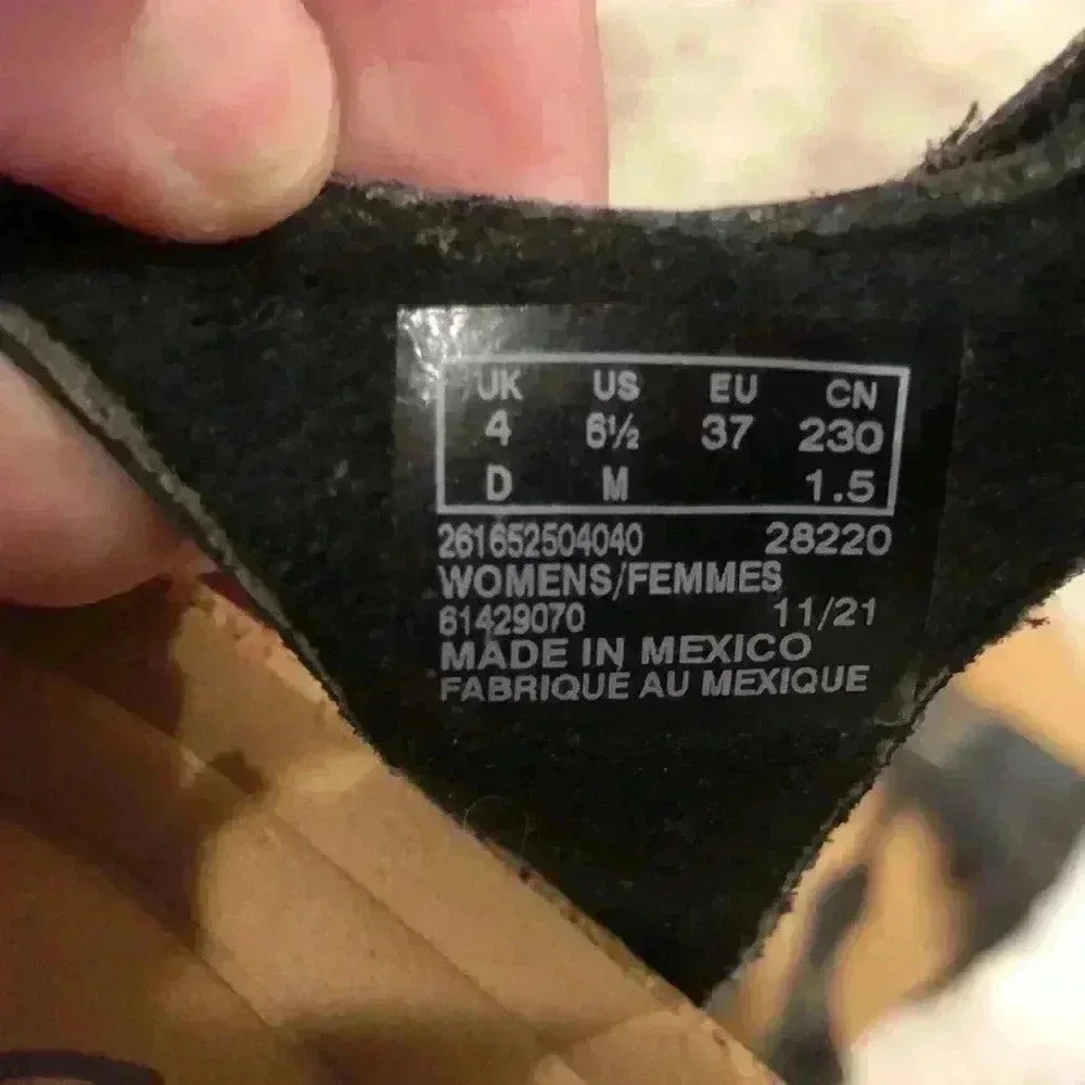 Clarks black Roseville Cove leather sandal.  Size 6.5